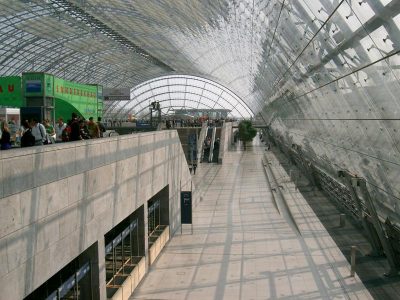 Lipsko je blízko a také velké - toto je hala co spojuje pavilony s exponáty